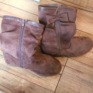 Girls Boots with Bows!